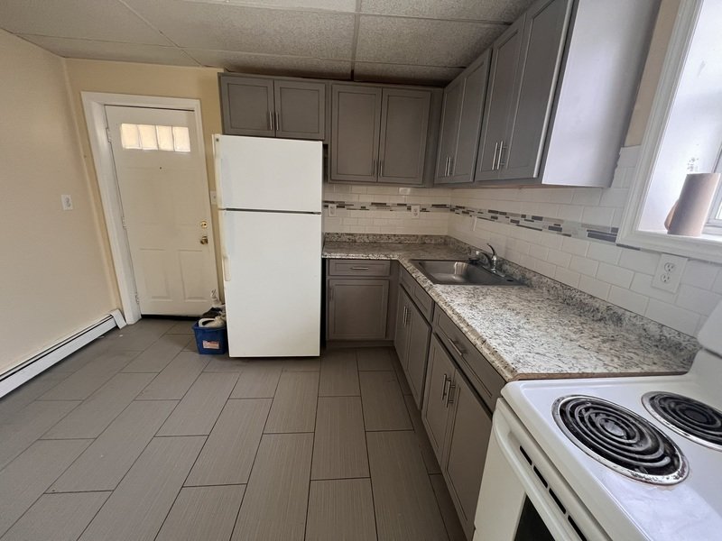 824 Main St. - 2R property image